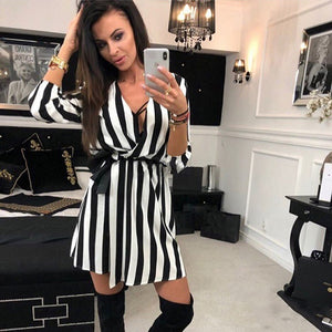 2018 New Fashion Sexy Women V-Neck Striped dress Summer Black White Striped Beach Casual Loose dresses vestidos Plus Size